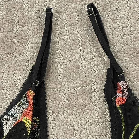 Honey Punch Semi Sheer Black/Floral Embroidered Bodysuit, Spaghetti Straps, Sz S - Picture 11 of 14